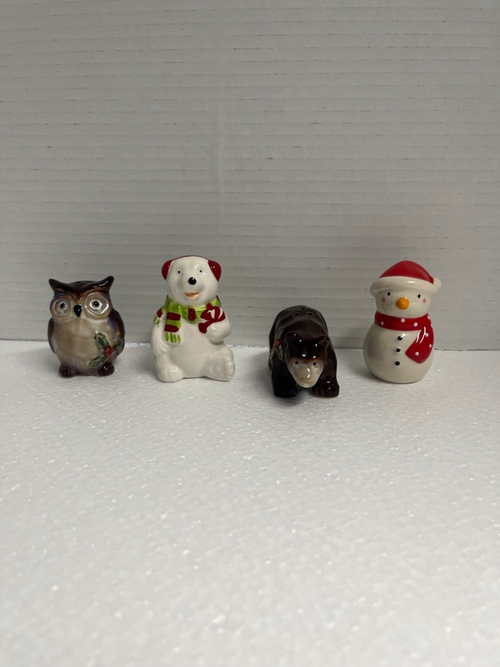 Set of 4 Christmas Salt & Pepper Shakers -H